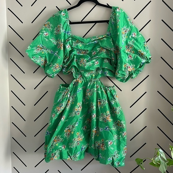 a new day Dresses & Skirts - Beautiful summer dress. Puff sleeves and cut out